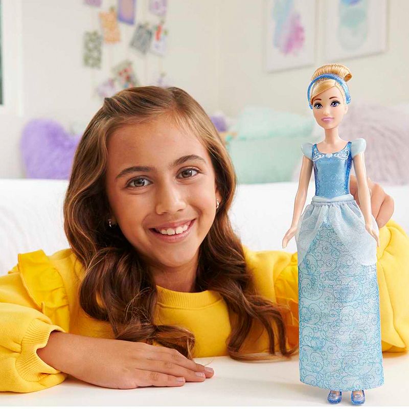 Disney Princess Cinderella Fashion Doll and Accessories by Mattel