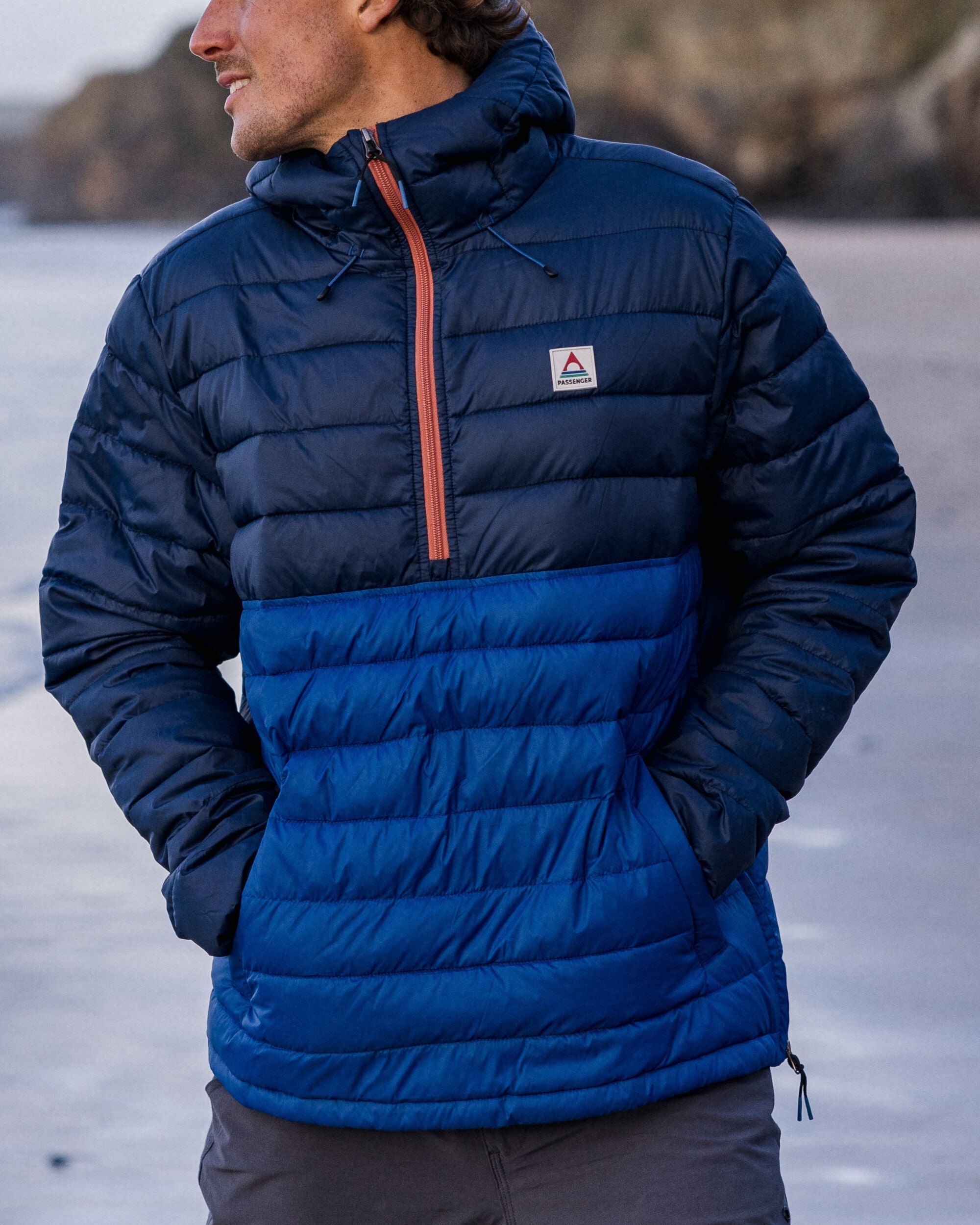 Roamer Recycled Insulated Overhead Jacket - Rich Navy/Cobalt