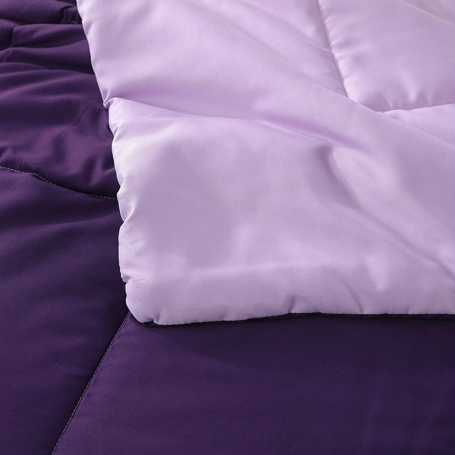 Exclusivo Mezcla Lightweight Reversible 3-Piece Comforter Set for All Seasons， Down Alternative Comforter with 2 Pillow Shams， Queen Size， Deep Purple/Lilac