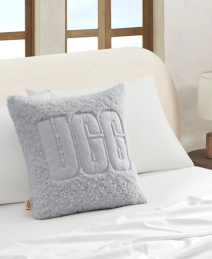 UGGandreg; Sawyer Logo Decorative Pillow， 20