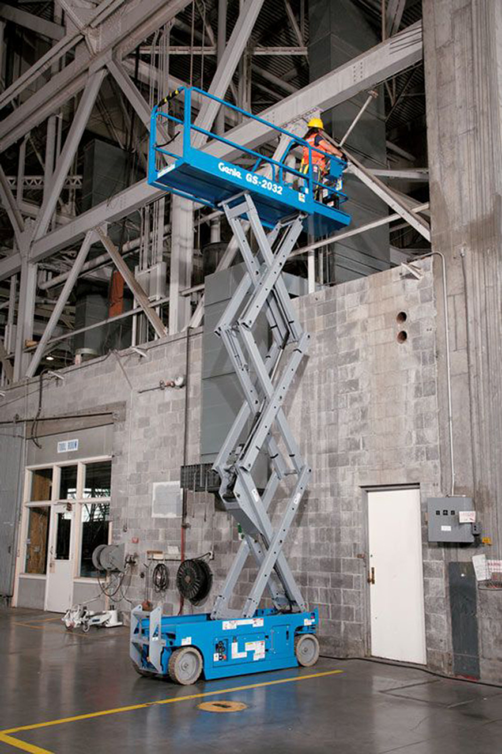 Genie 20and#8242; Scissor Lift 32 Width Electric ;