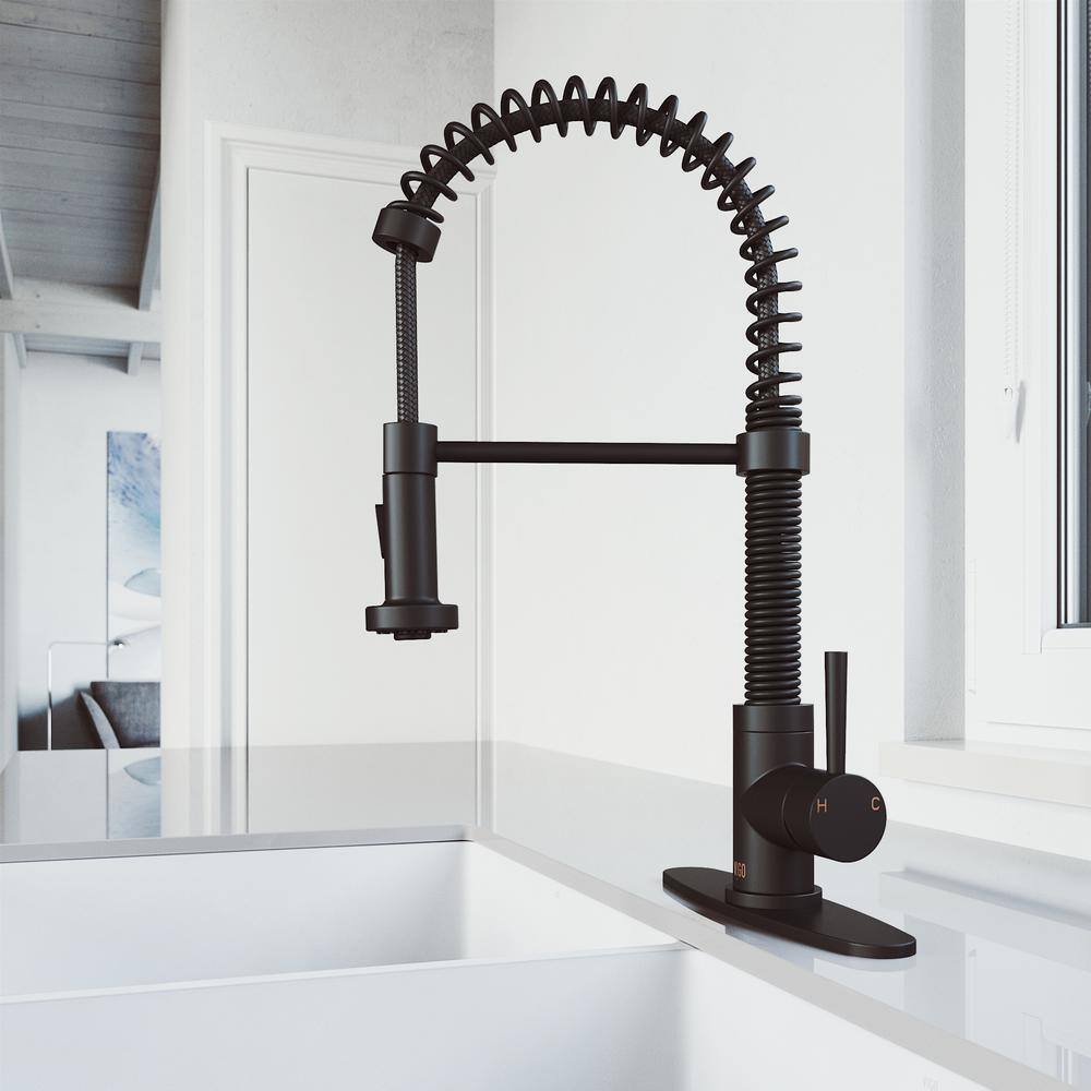 VIGO Edison Single Handle Pull-Down Sprayer Kitchen Faucet Set with Deck Plate in Matte Black VG02001MBK1