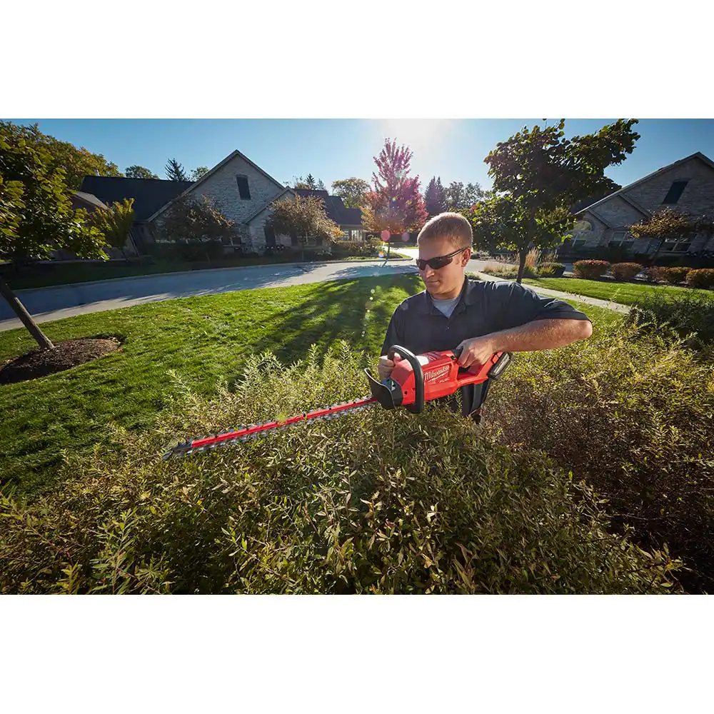 Milwaukee 2726-20 M18 FUEL 24 in. 18V Lithium-Ion Brushless Cordless Hedge Trimmer (Tool-Only)