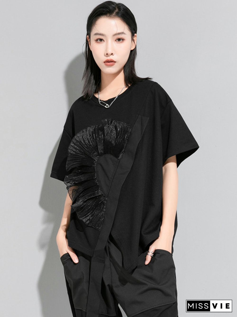 Stylish Black White Irregular Applique T-Shirt