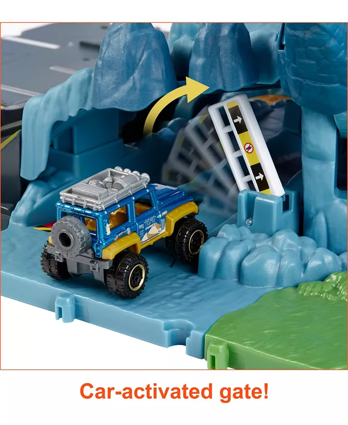 Matchbox Cars Playset with 1:64 Scale Toy SUV  Volcano Escape with Lights and Sounds