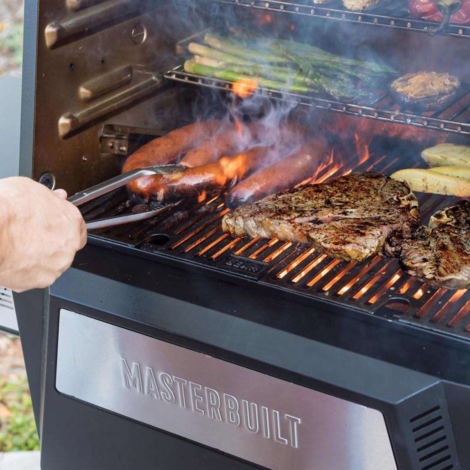 Masterbuilt 24 in. Gravity Series 560 Charcoal Grill and Smoker Black