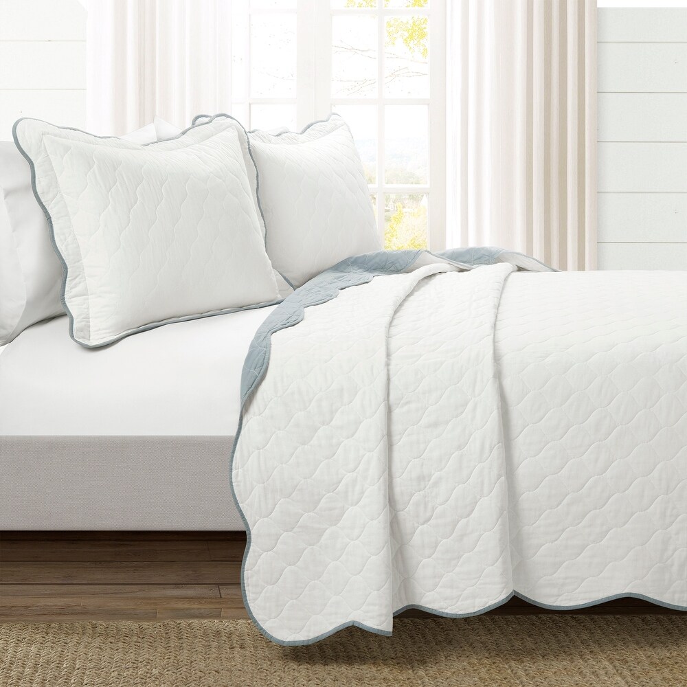 Lush Decor Coastal Chic Scallop Edge Reversible Quilt