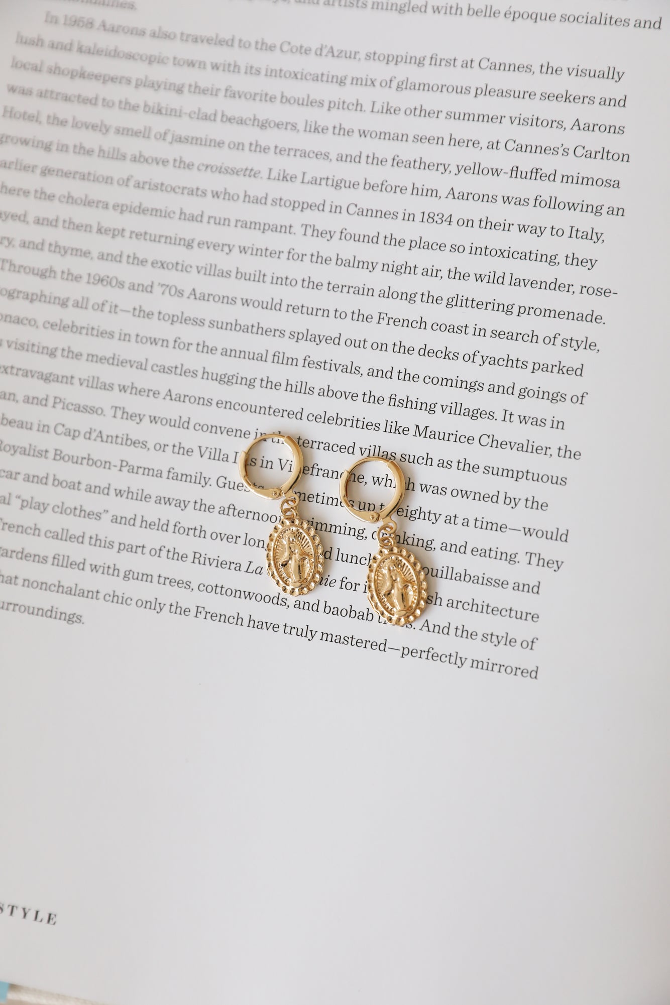 Opulent Waterfalls Earrings Gold