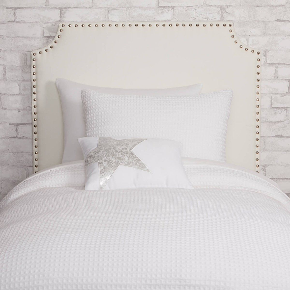 Dormify Jordyn Charging Studded Headboard