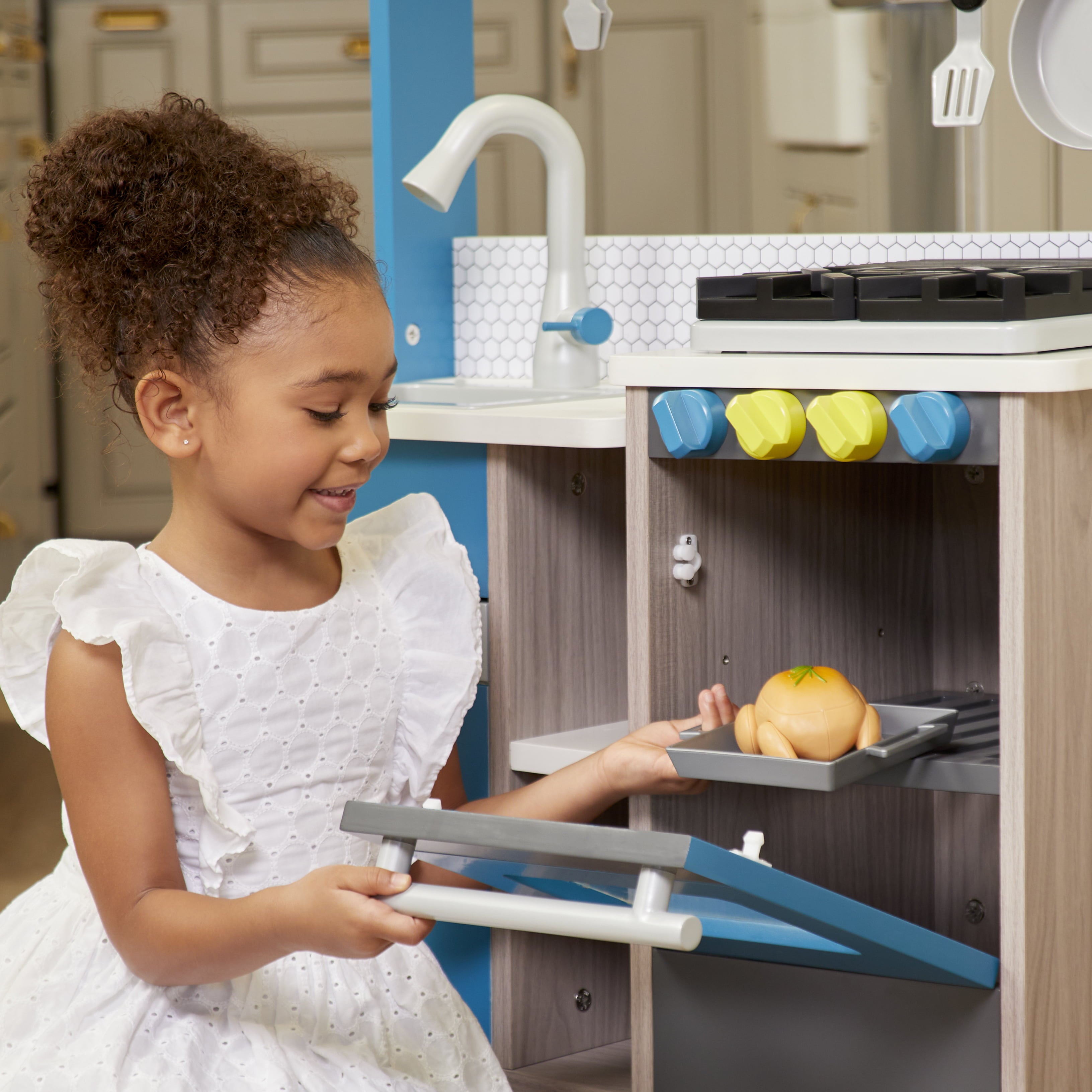 Little Tikes Classic Cook’s Kitchen with Island 2-in1 Multi Kid Interactive 360 Degree Role Play with Style, Function, Accessories and Imagination Fun for Kids Boys Girls Ages 3-8 Years