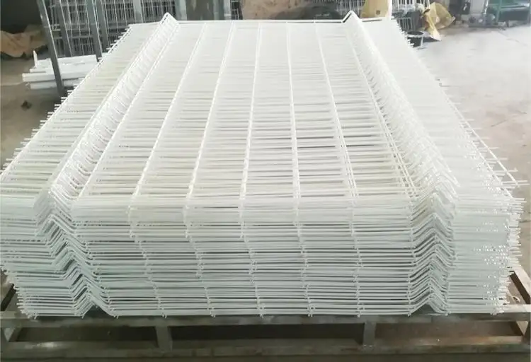 PVC Coated 2x2 galvanized welded wire mesh for fen /3 bends wire mesh fence/triangle femce/ with peach square round post factory