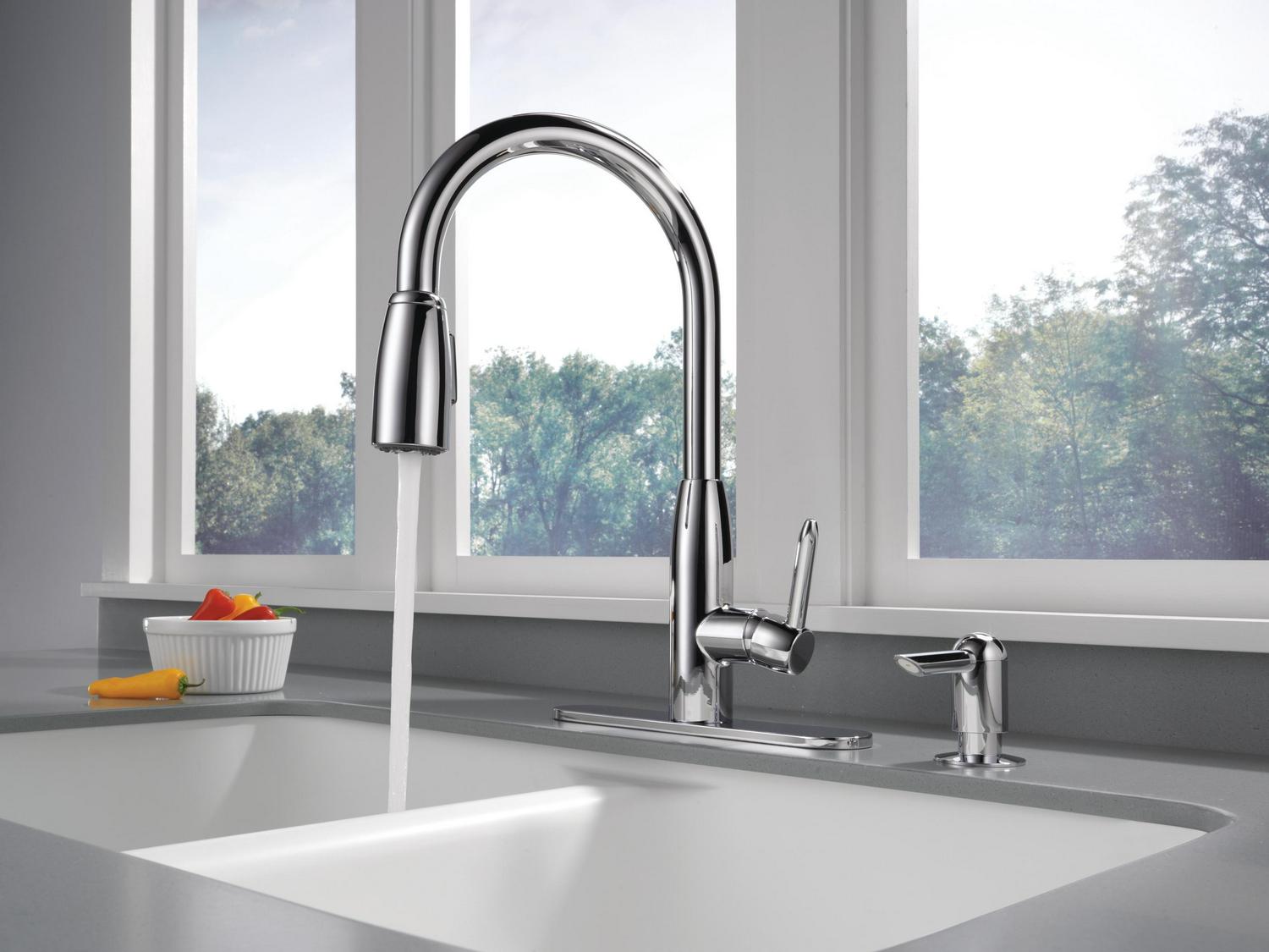 Peerless Core Kitchen Single Handle Pull-Down Faucet in Chrome P88103LF-SD-L