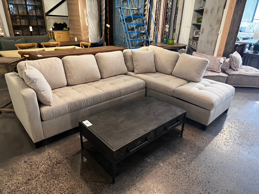 DEXTER QUEEN SLEEPER SECTIONAL WITH STORAGE