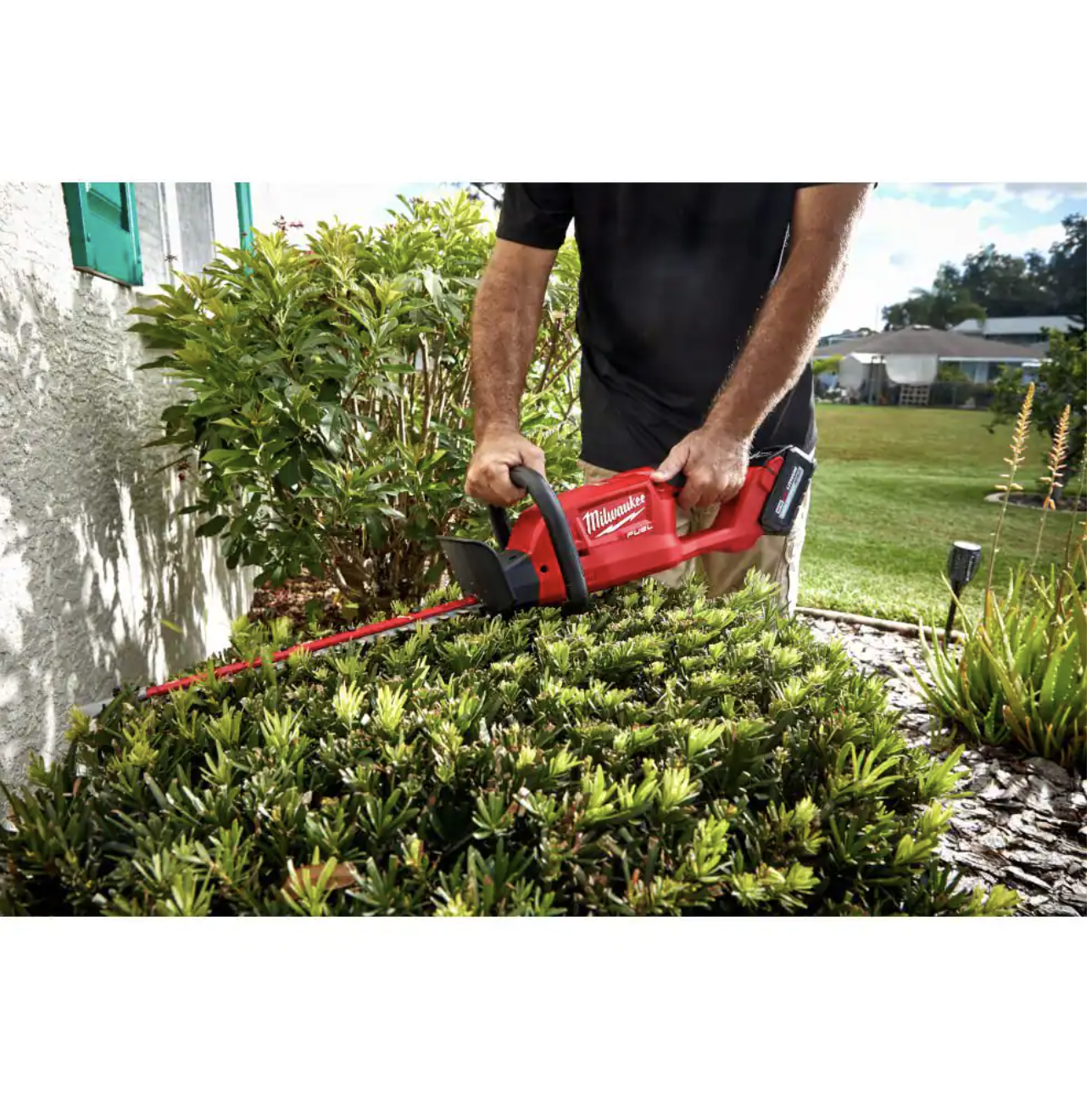 Milwaukee M18 FUEL 18 in. 18V Lithium-Ion Brushless Cordless Hedge Trimmer (Tool-Only)