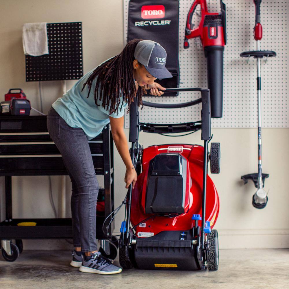 Toro Recycler 22 in. 60V Max* Personal Pace Auto-Drive Rear Wheel Drive Walk Behind Mower - 6.0 Ah BatteryCharger Included 21467