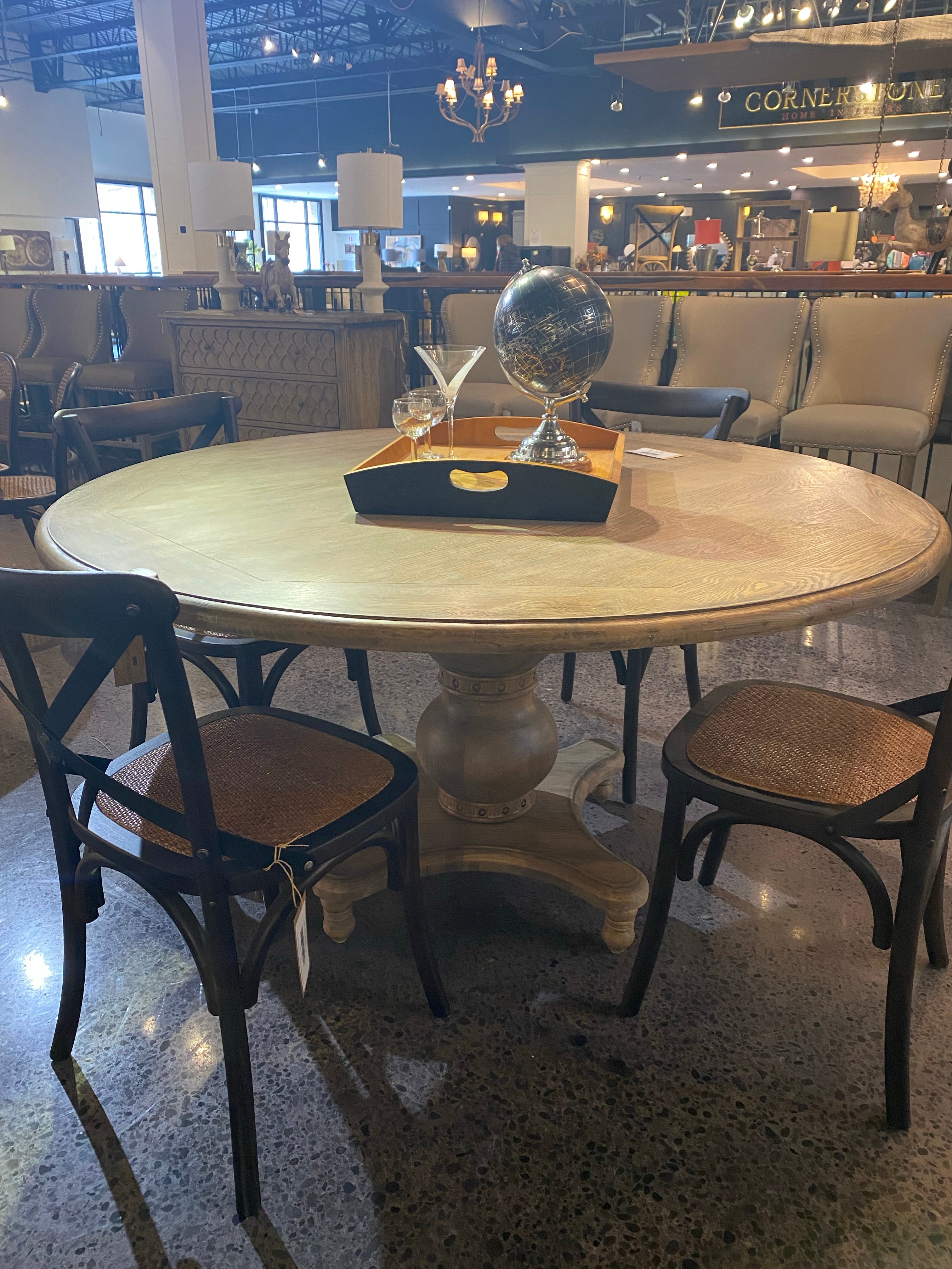 PILAR ROUND DINING TABLE