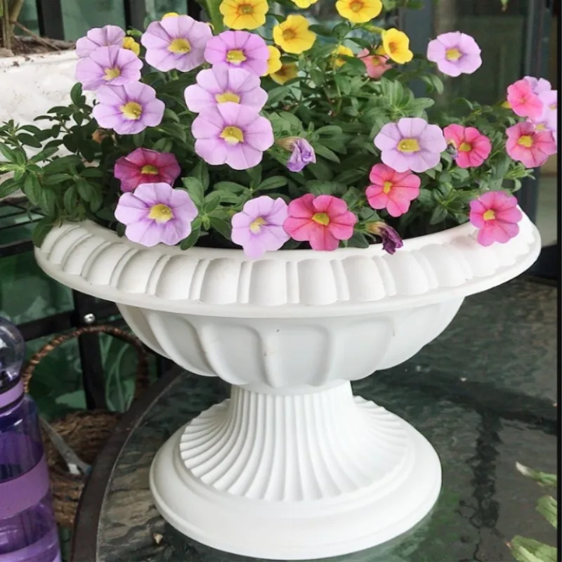 Wholesale Various Sizes Durable Plant Garden Supplies Plastic Tall Feet Flowerpot European Style Green Plant Flowerpot