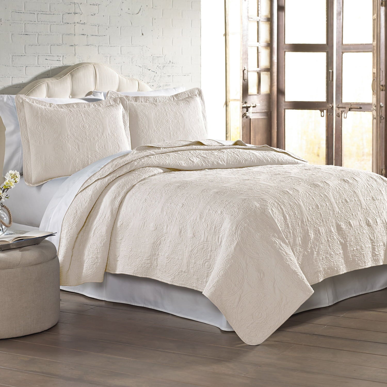 Medallion Oversized 3 Piece Quilt Set by Amrapur