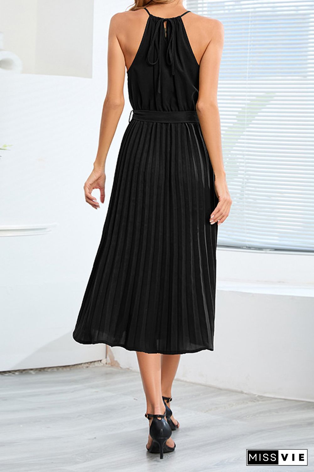 Plain Halter Sleeveless Pleated Midi Dress