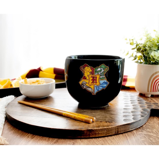 Silver Buffalo Harry Potter Hogwarts Crest 20 ounce Ramen Bowl And Chopstick Set