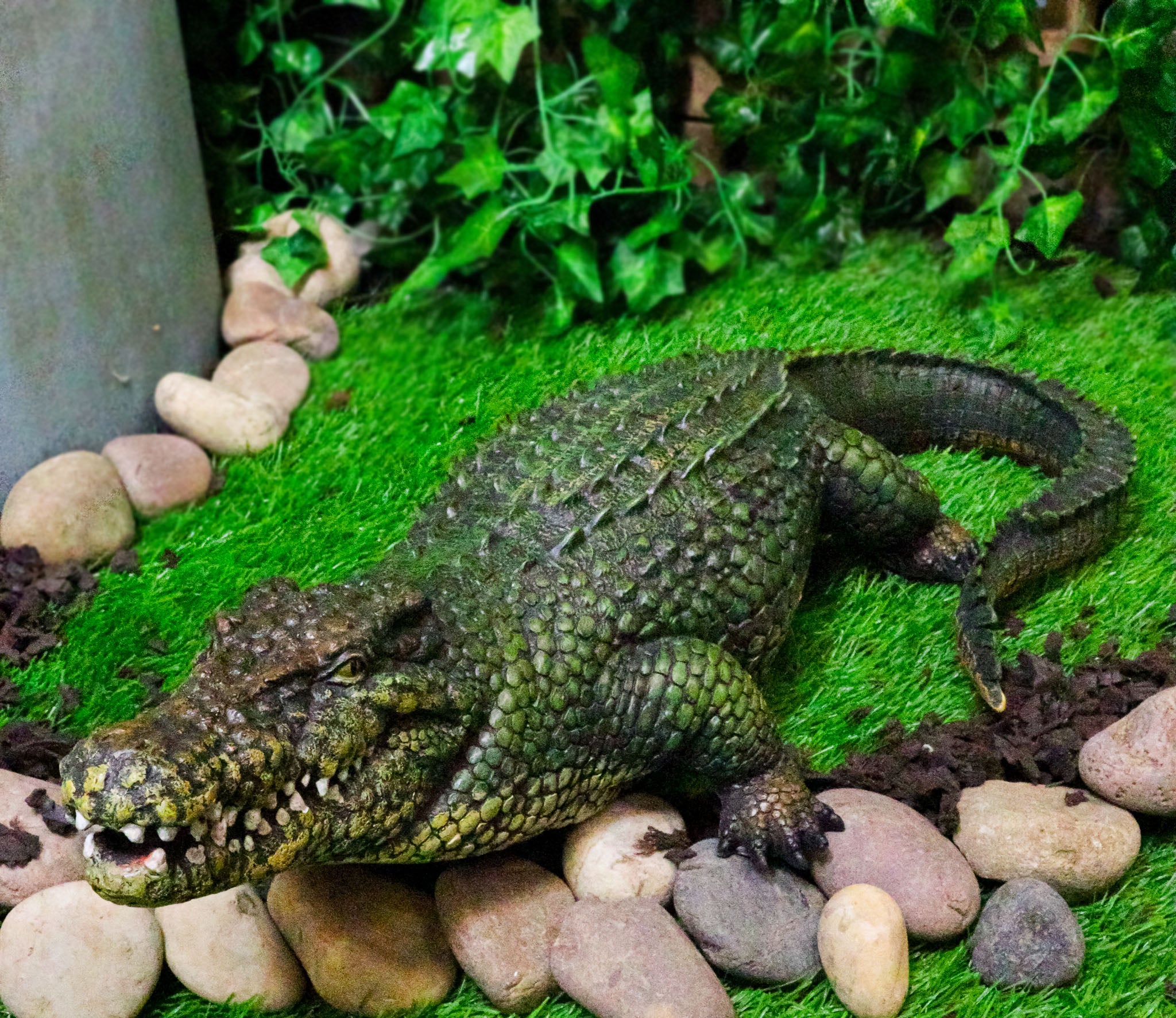 Things2Die4 21 Inch Alligator Statue Gator Garden Outdoor Figure