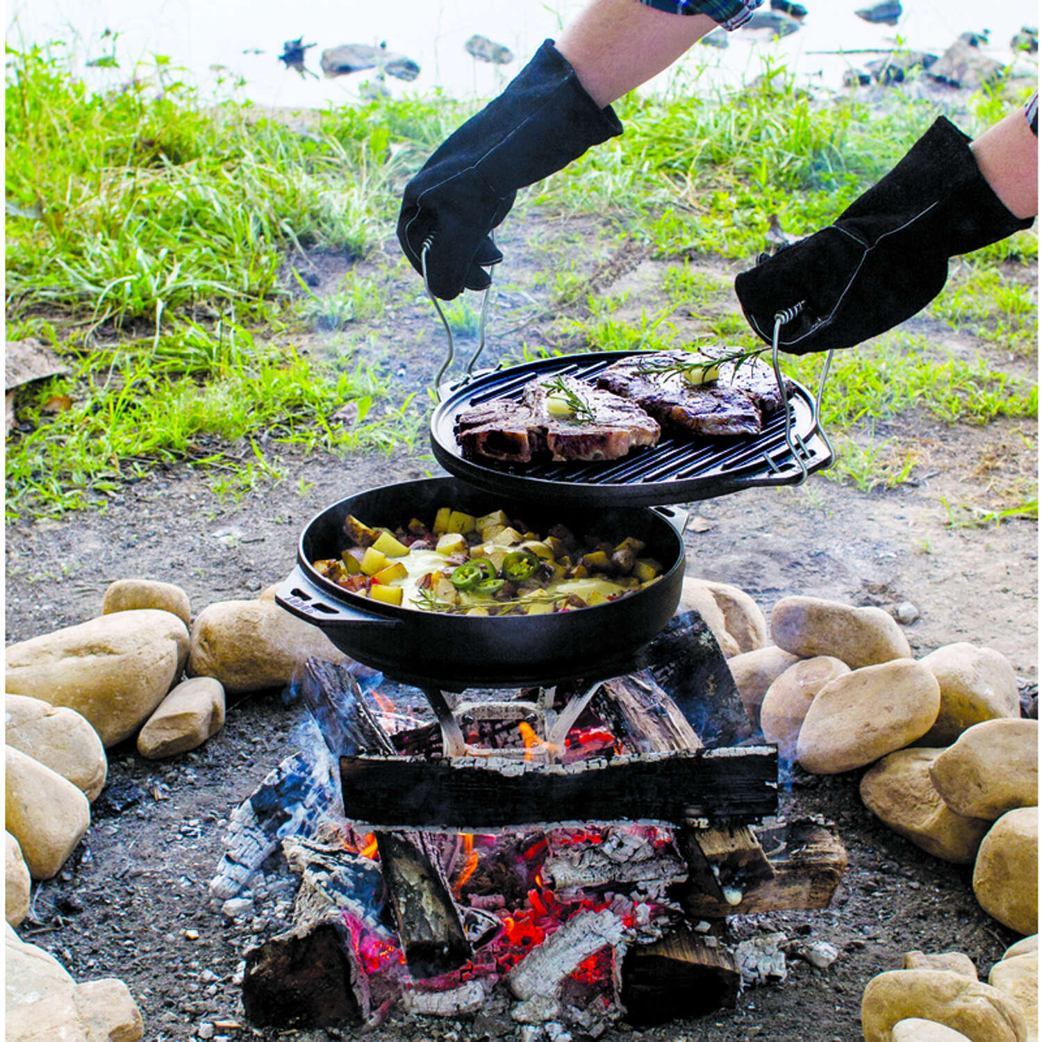 Lodge Cast Iron Multi-Pan 14 in. 6.8 qt Black