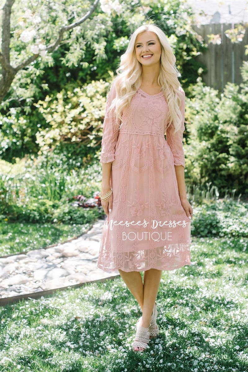 Day Dreamer Lace Dress in Dusty Mauve