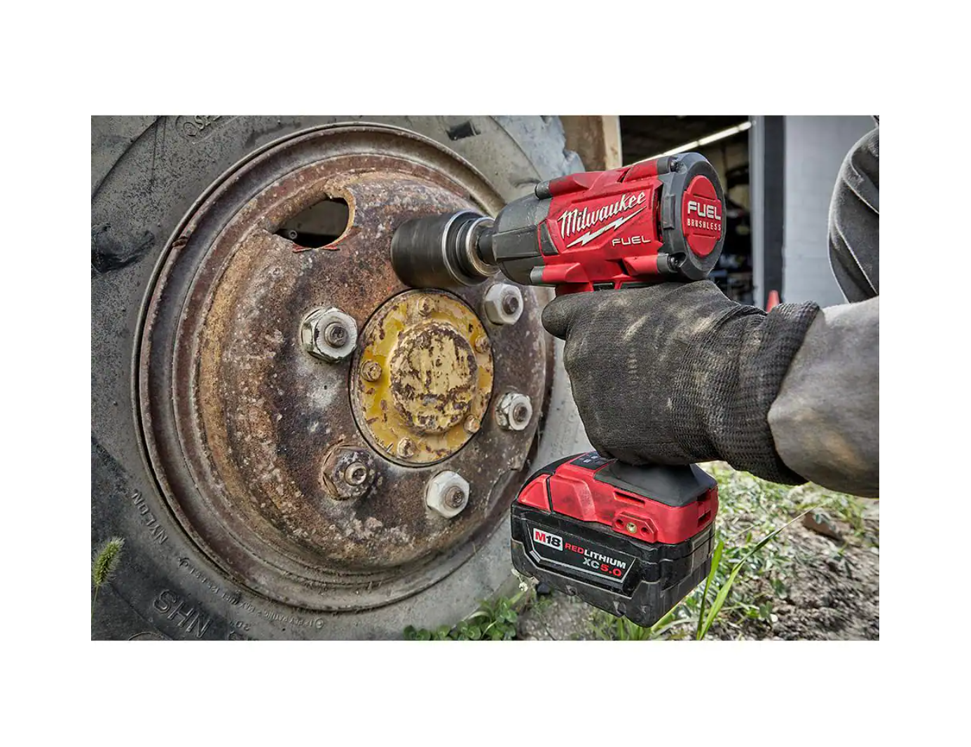 Milwaukee 2960-20-48-11-1850 M18 FUEL GEN-2 18V Lithium-Ion Mid Torque Brushless Cordless 3/8 in. Impact Wrench with (1) 5.0 Ah Battery