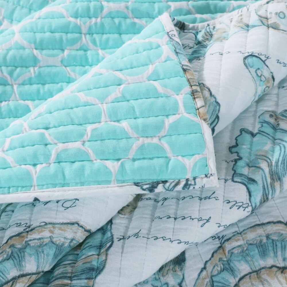 Barefoot Bungalow Cruz Oversized Coastal Quilt and Pillow Sham Set