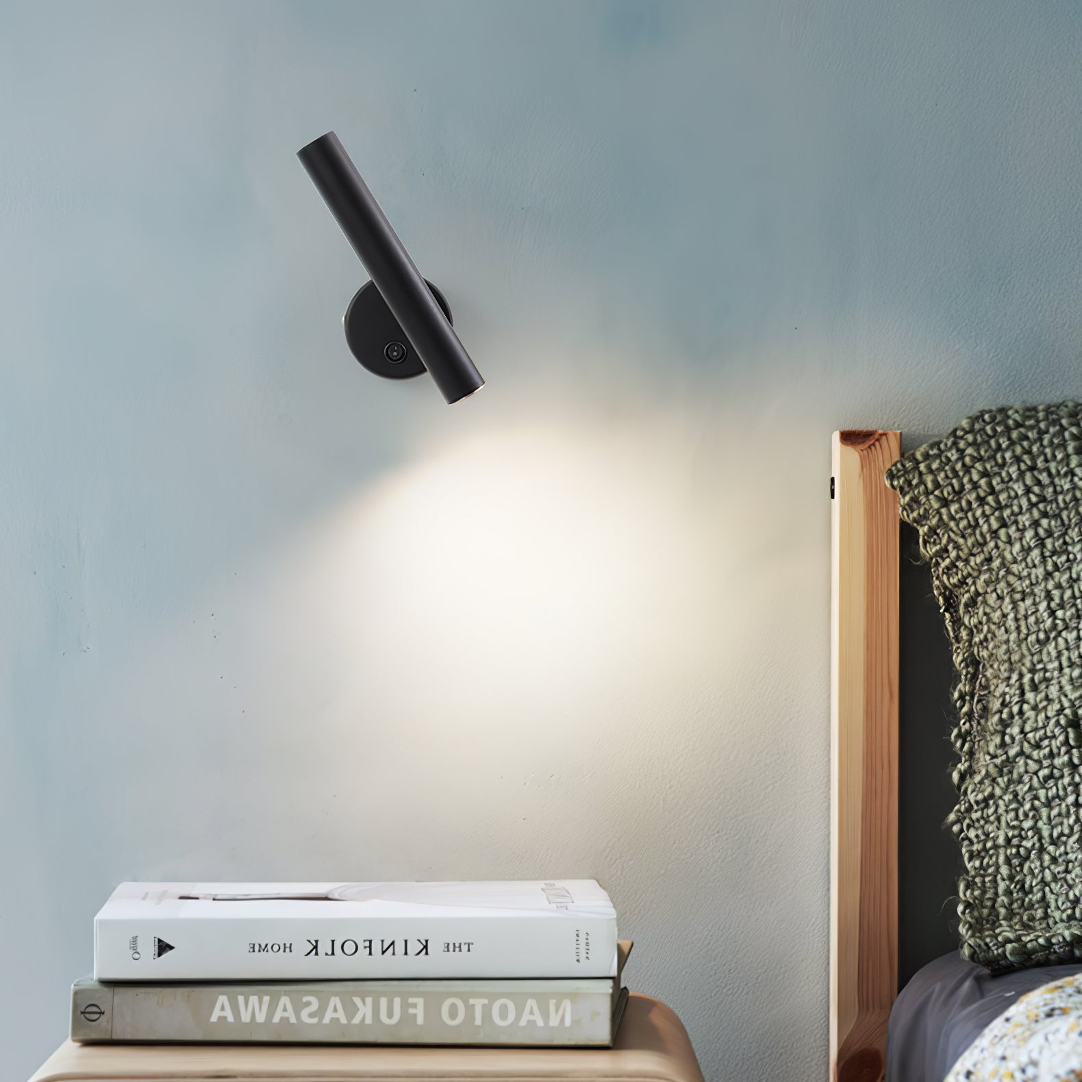 Slender Adjustable Wall Lamp