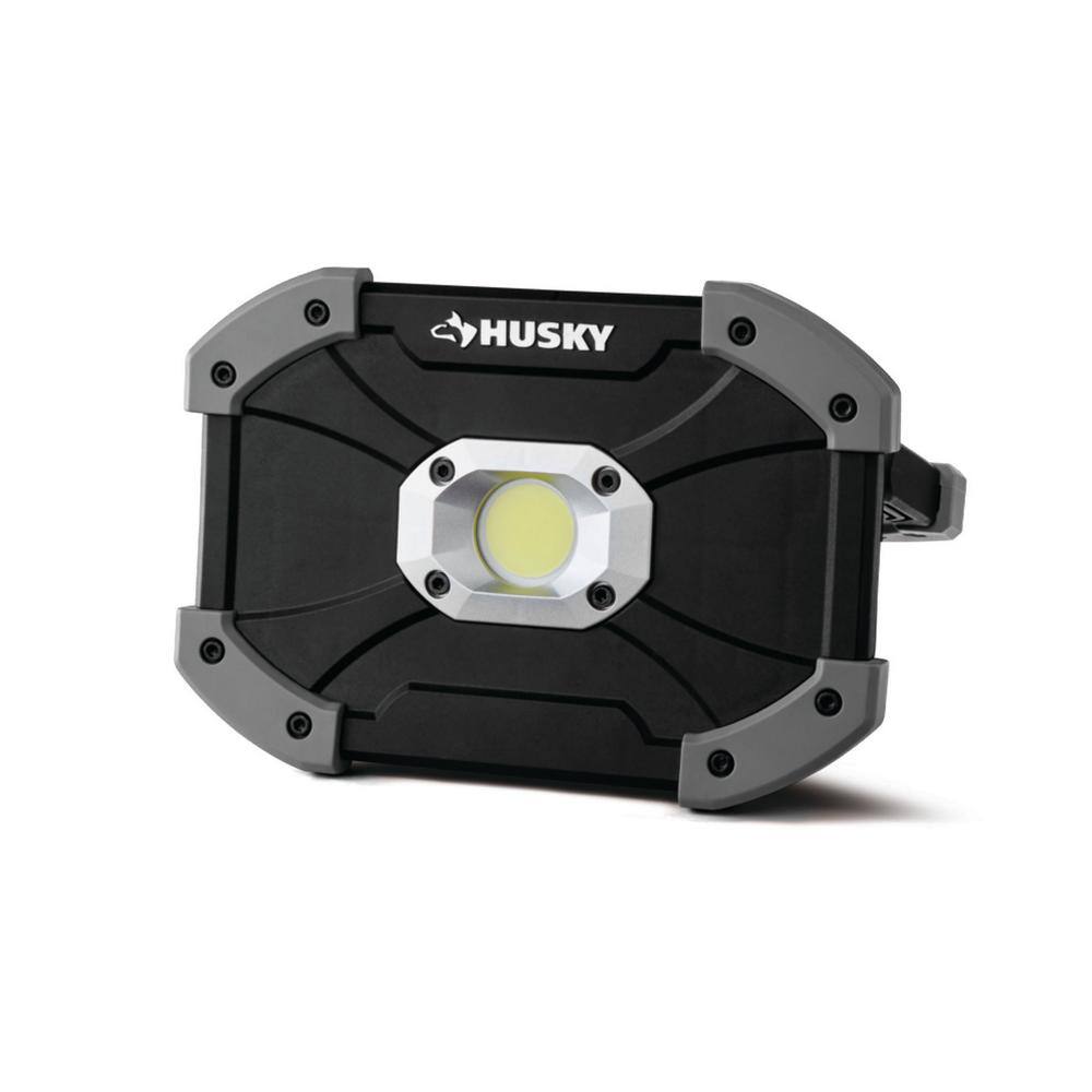 Husky 700 Lumens LED Utility Light 17FL1103