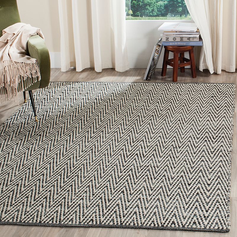 Safavieh Montauk Harley Chevron Rug