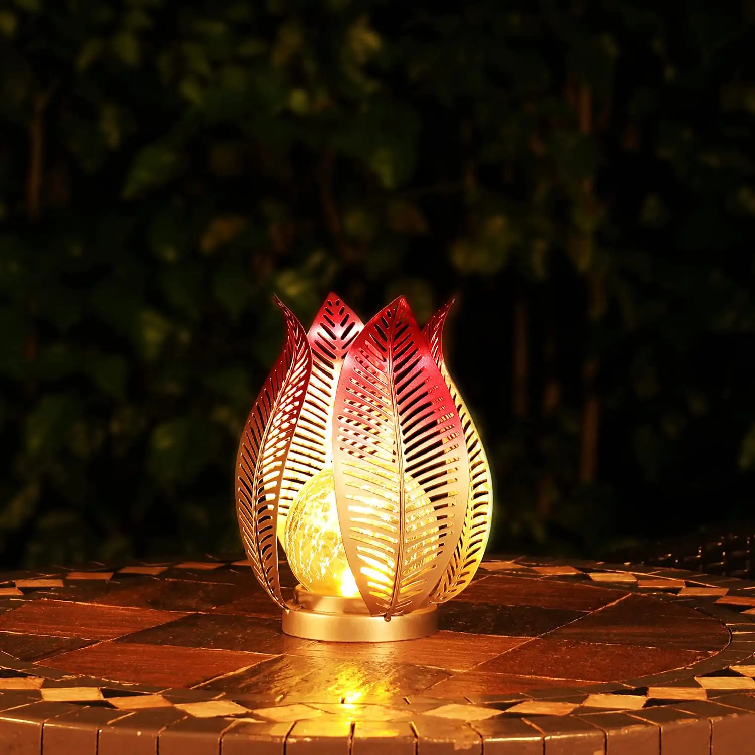 2023 Retro Solar Lanterns Tabletop Outdoor Waterproof Metal White Palm Leaf LED Solar Lights