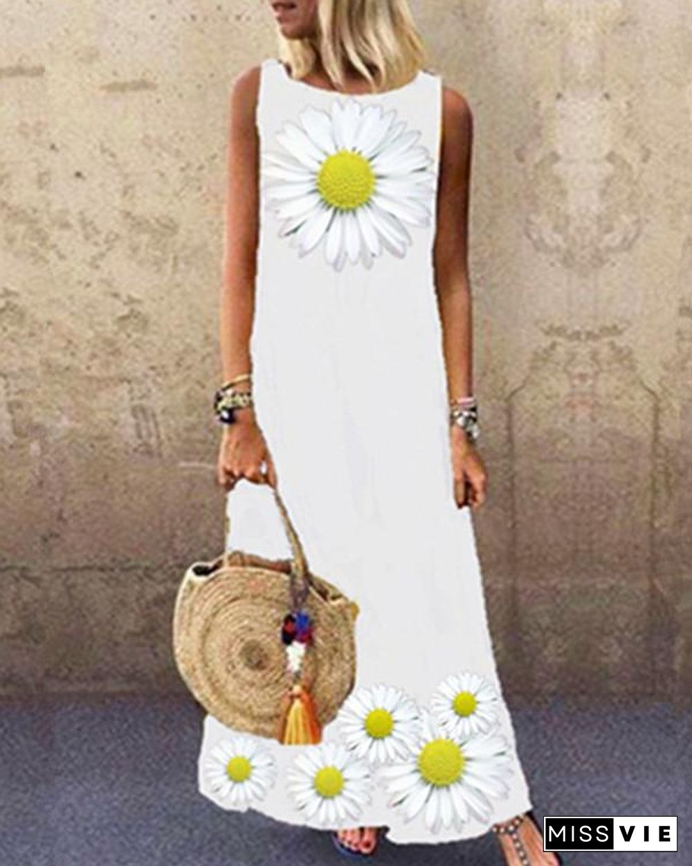 Sleeveless Daisy Print Crew Neck Holiday Maxi Dress