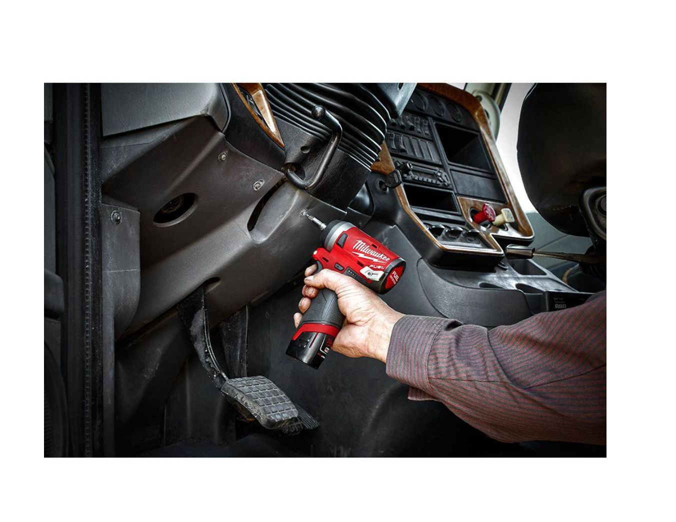 Milwaukee 2552-22 M12 FUEL 12V Lithium-Ion Brushless Cordless Stubby 1/4 in. Impact Wrench Kit with One 4.0 and One 2.0Ah Batteries