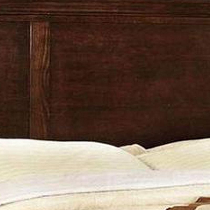 Transitional Style Wooden Queen Sized Bed with Tapered Legs， Brown