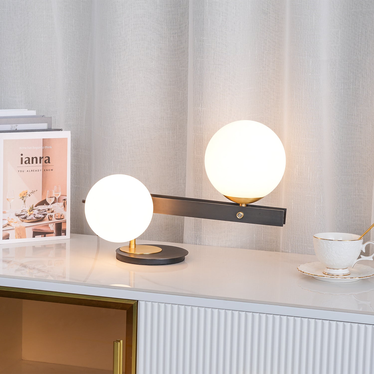 Planeta Table Lamp