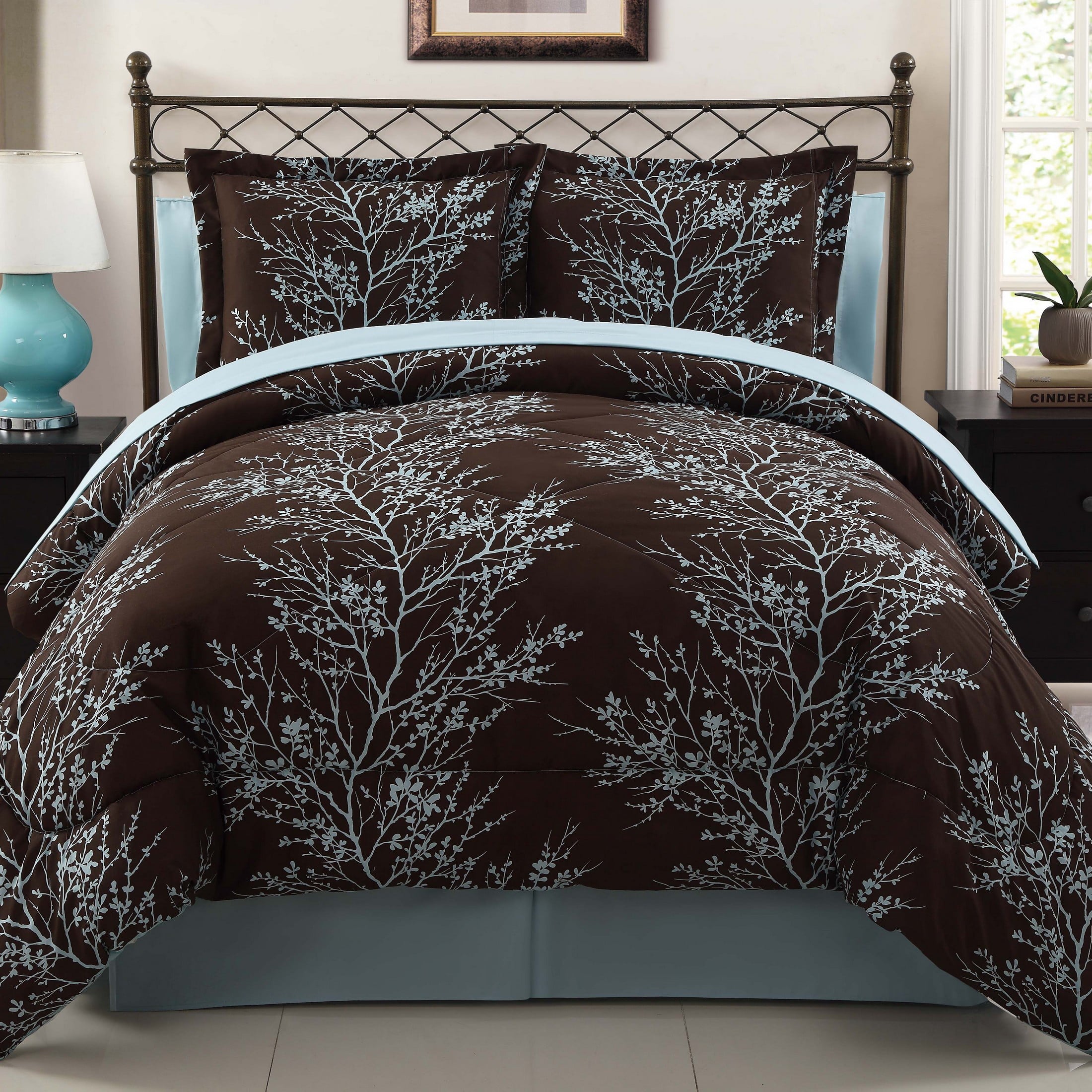 VCNY Home Leaf 8-Piece Blue/Chocolate Branch Polyester Reversible Bed in a Bag， King