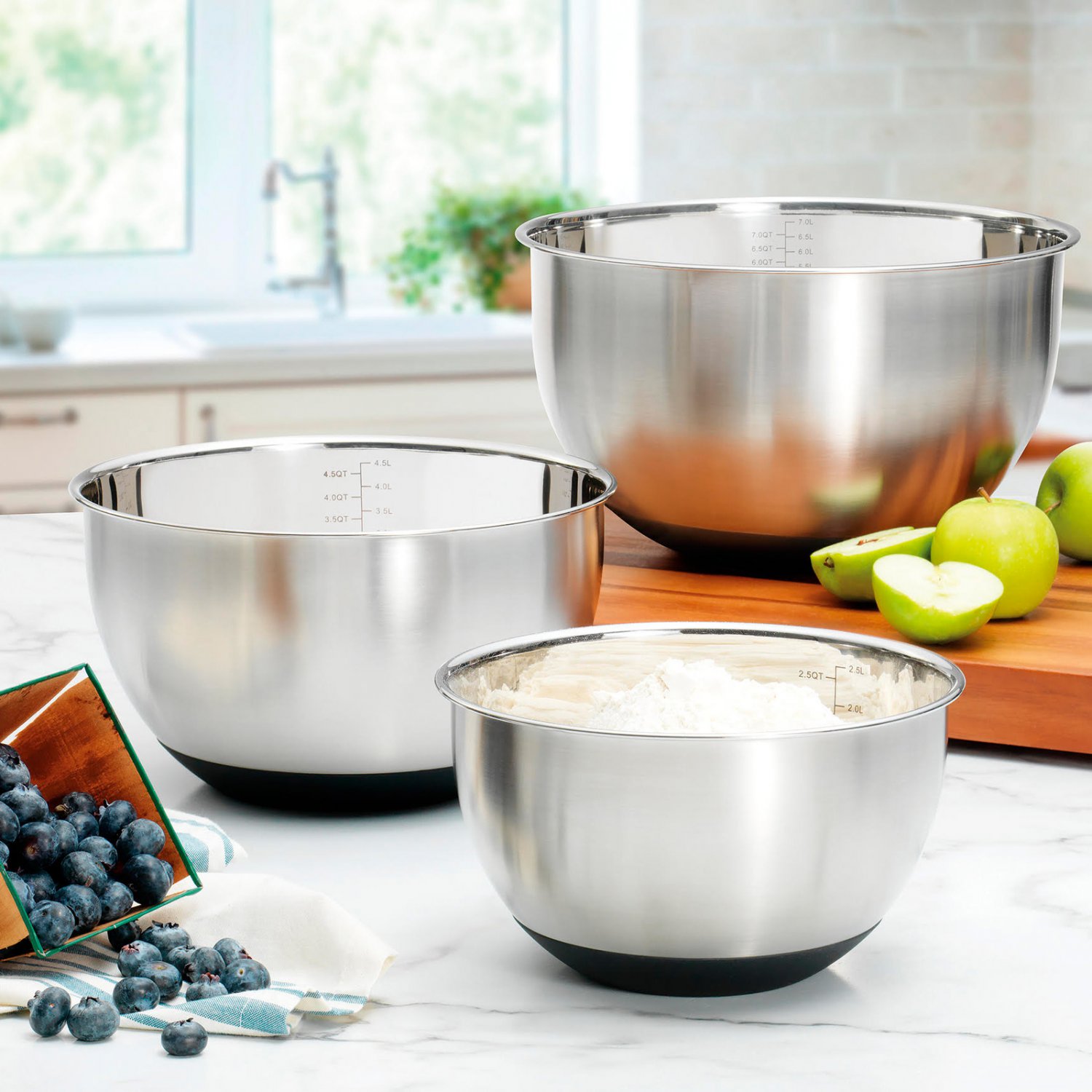 MIU 3 Piece Stainless Steel Mixing Bowls， Non-Skid Silicone Bottoms