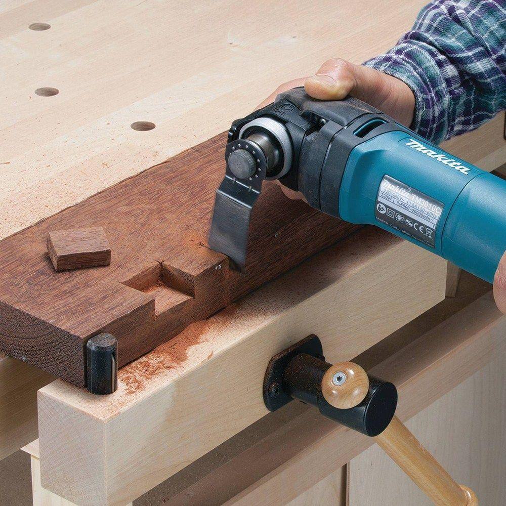 Makita 3 Amp Corded Variable Speed Oscillating Multi-Tool Kit With Blade Sanding Pad Sandpaper Adapter Hard Case TM3010CX1