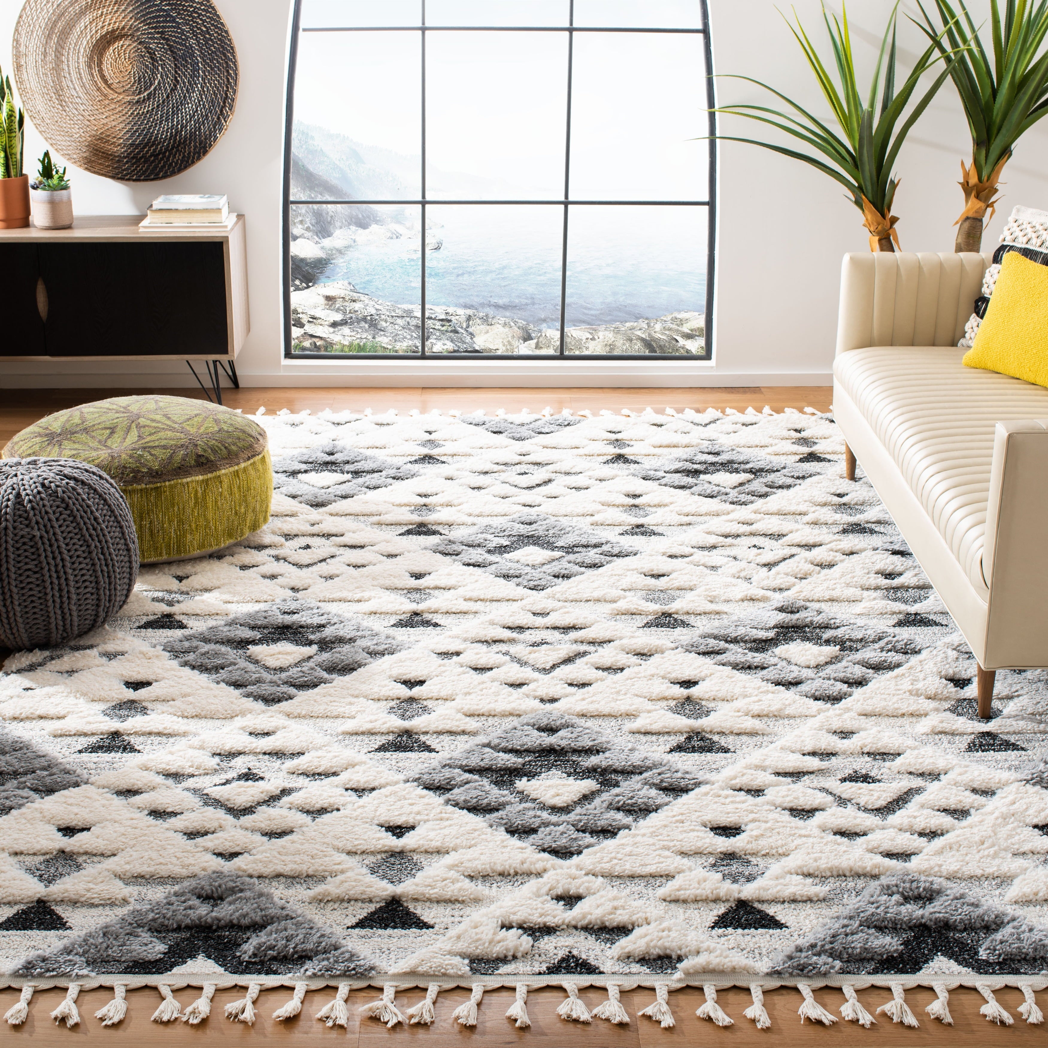 SAFAVIEH Moroccan Tassel Shag Larry Moroccan Geometric Area Rug, Ivory/Brown, 5'3