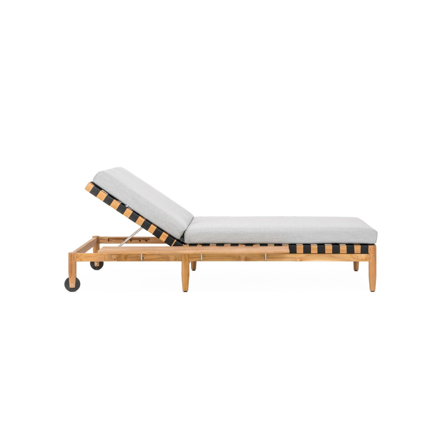 Signature Ridgeview Chaise Lounge