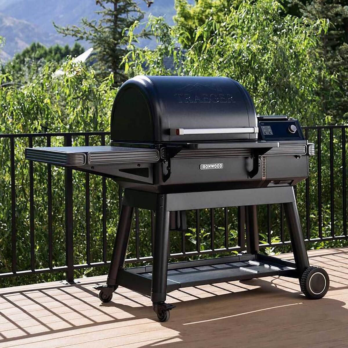 Traeger Ironwood Pellet Grill  Black