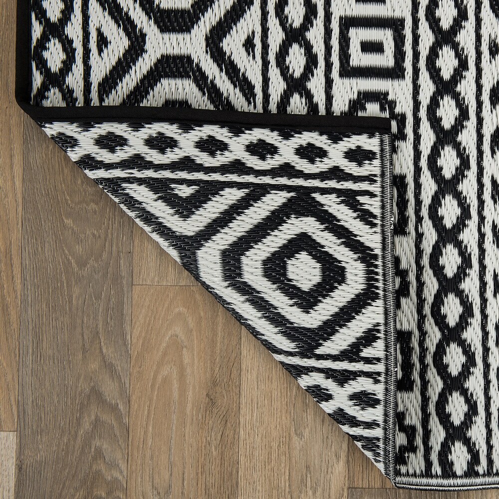 Contemporary Geometric Reversible Plastic Outdoor Rugs