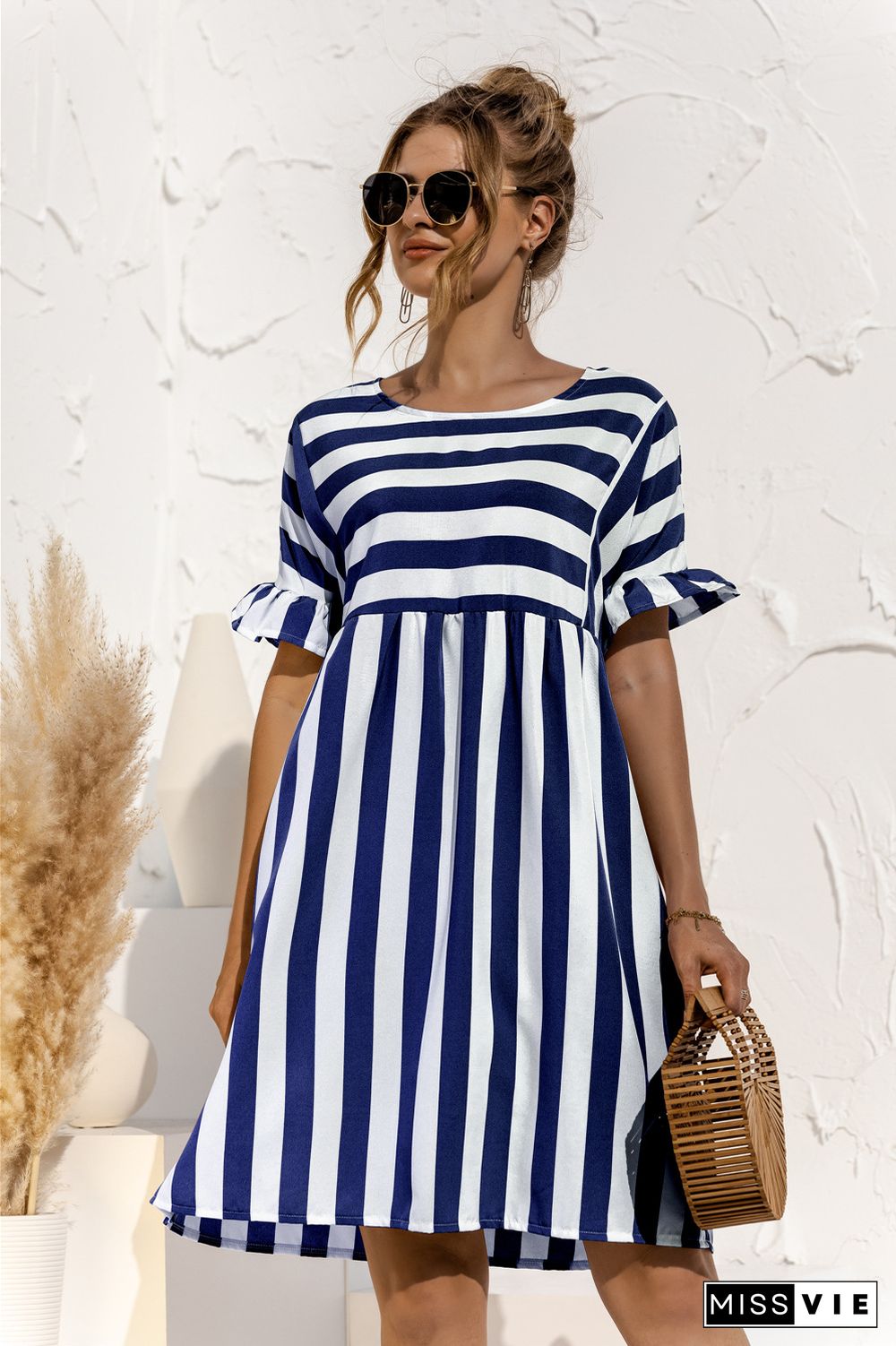 Loose Dress with Ruffled Stripes and Contrasting Colors