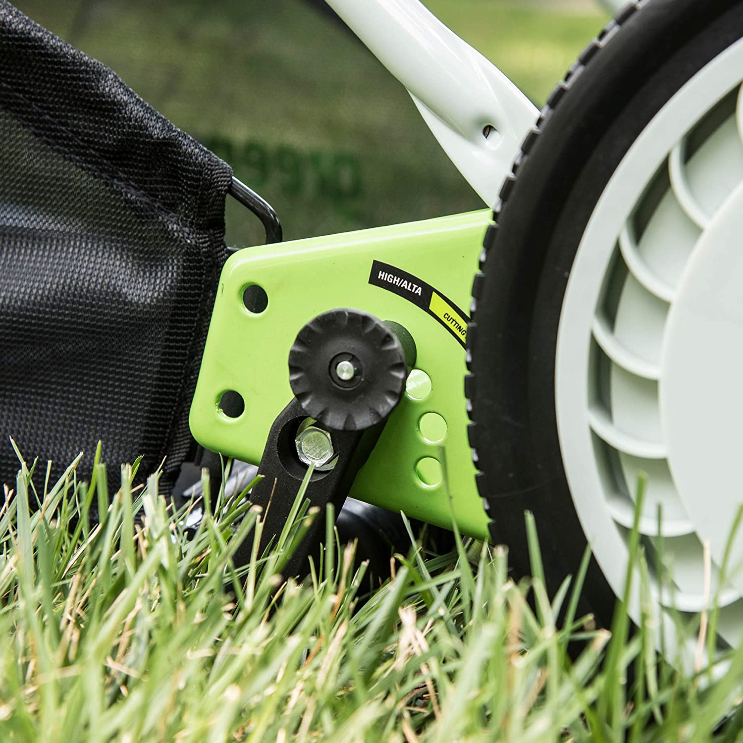 Greenworks 16-Inch Reel Lawn Mower with Grass Catcher 25052，Black/Green， 47