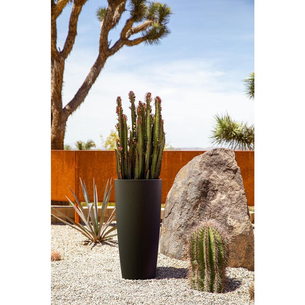 Veradek Selena 28 in. Black Plastic Pot Planter (2-Pack) SLV28B-2PK