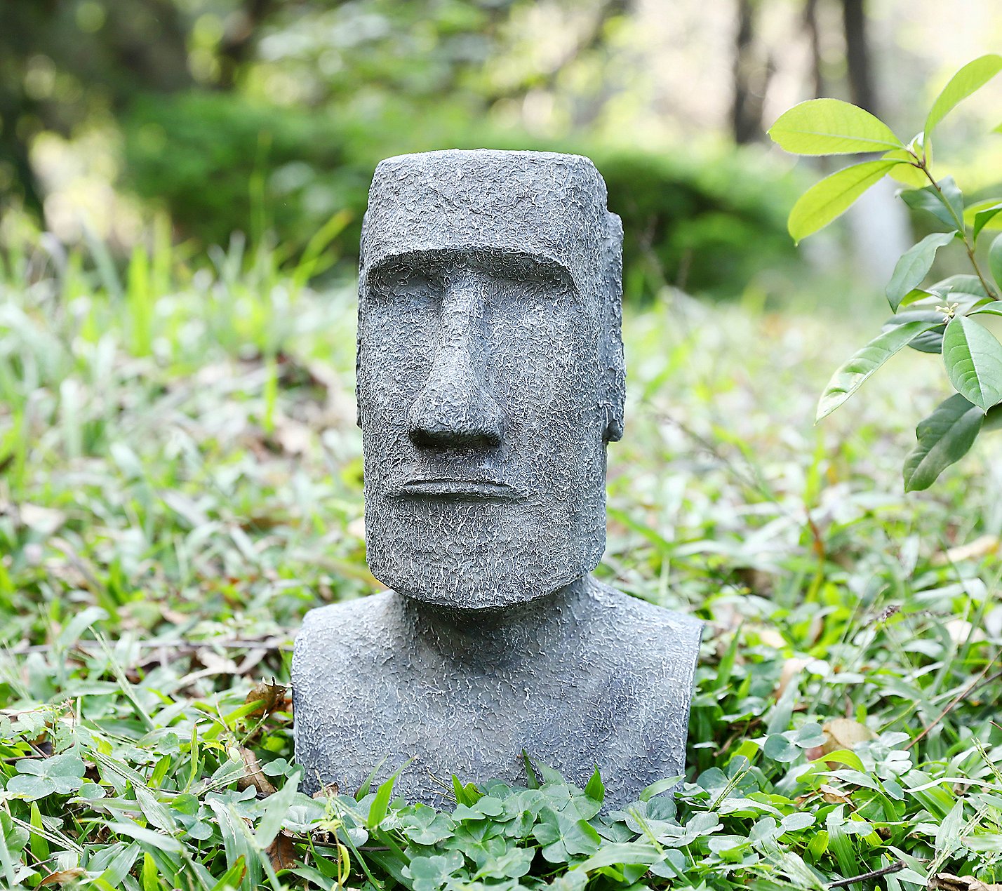 Techko Island Head Statue with Solar Spotlight