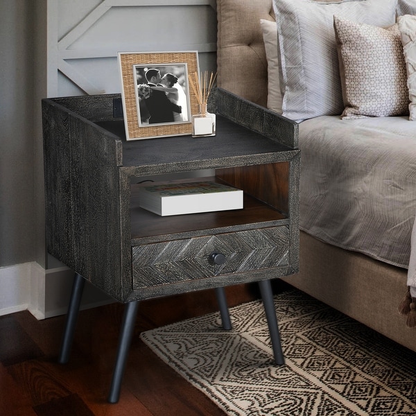 25 Inch Wood End Side Table with USB， Distressed Gray