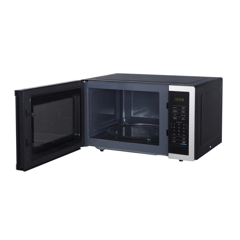 Magic Chef 09 cu ft 900Watt Countertop Microwave in Stainless Steel